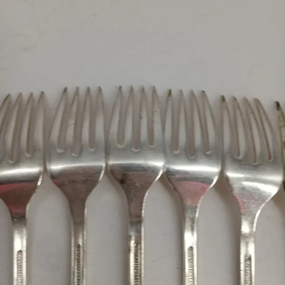 6 DF 1847 Rogers Bros IS International Silver Plate Lovelace Dinner Forks